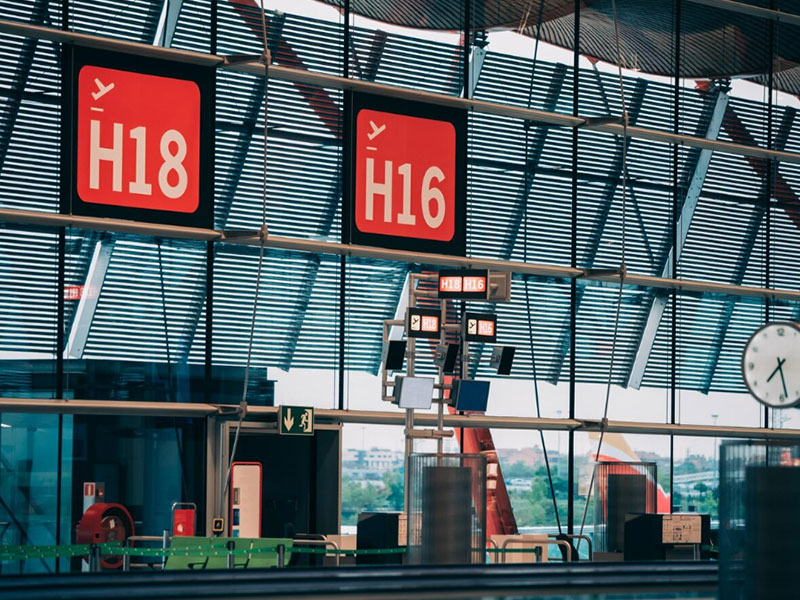 機(jī)場(chǎng)專(zhuān)用護(hù)欄網(wǎng)：防攀爬、抗沖擊，智能防護(hù)打造空港安全屏障